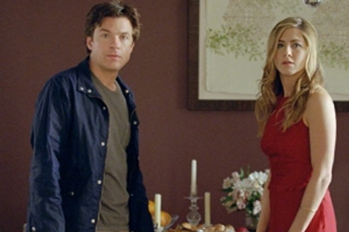 Jennifer e o ator Jason Bateman em cena do filme
'Coincidências do amor'. (Foto: Divulgação)