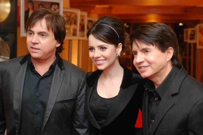 Xororó quer os filhos Sandy e Junior cantando juntos novamente