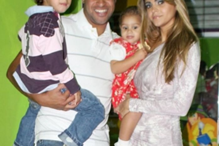 Adriano deve se mudar para a Itália em setembro com toda a família