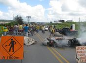 Mototaxistas fecham BR -101 em São Miguel dos Campos