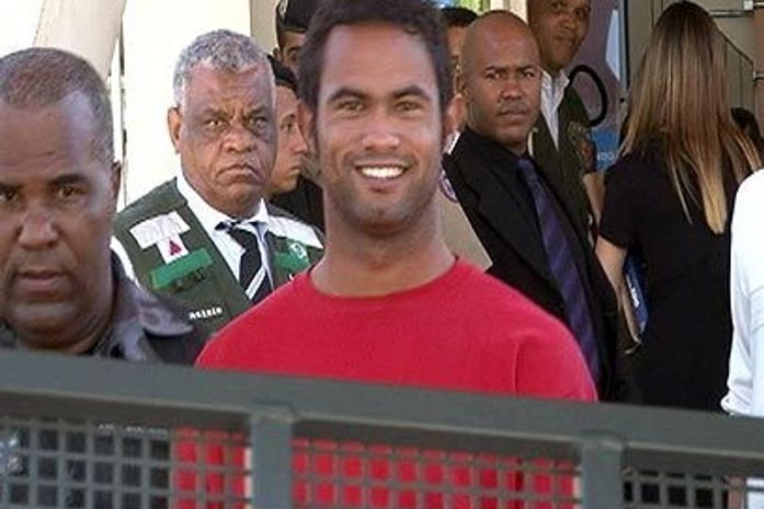 Bruno ficou em silêncio na audiência e deixou o juizado sorrindo