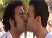 Vídeo:Jogador espanhol beija repórter de programa humorístico