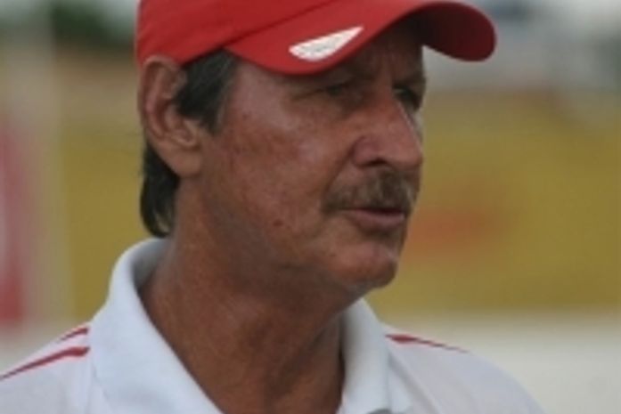Ex-técnico do CRB pode assumir São Domingos na Segundona