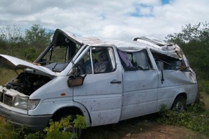 Van ficou totalmente destruida.