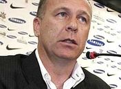 CBF convida Mano Menezes e já fala na primeira convocação