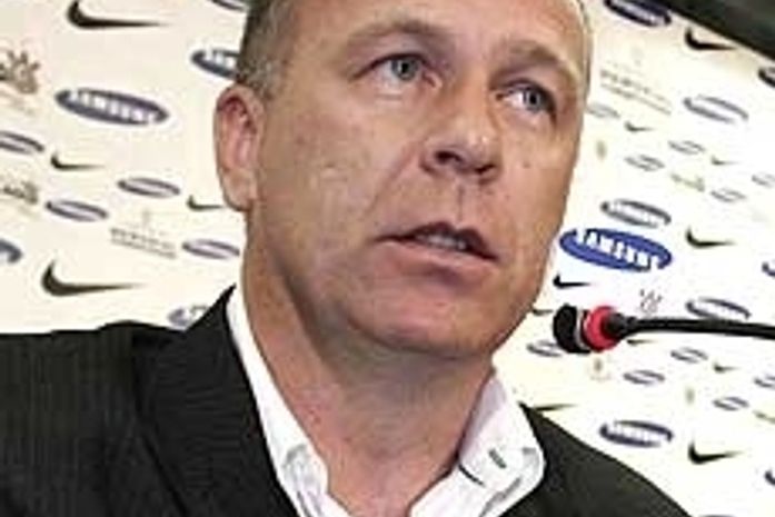 CBF convida Mano Menezes e já fala na primeira convocação