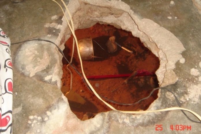 Presos da delegacia de Delmiro Gouveia planejavam fugir cavando túnel