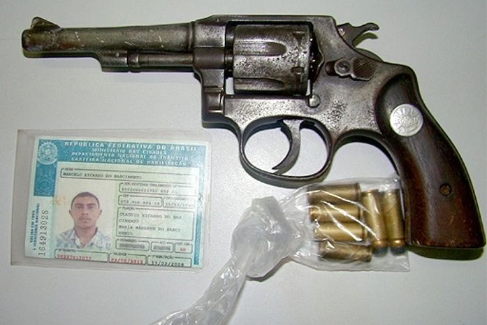 Ex-detento fica ferido em tiroteio com a Polícia Militar no Santos Dumont