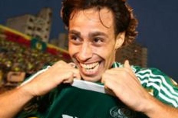 Palmeiras acaba com a novela e confirma a contratação de Valdivia