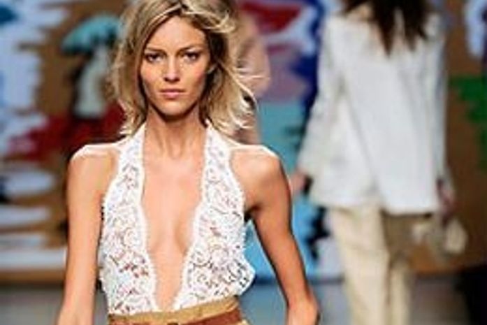 Rendas, transparências e lingeries à mostra em Paris