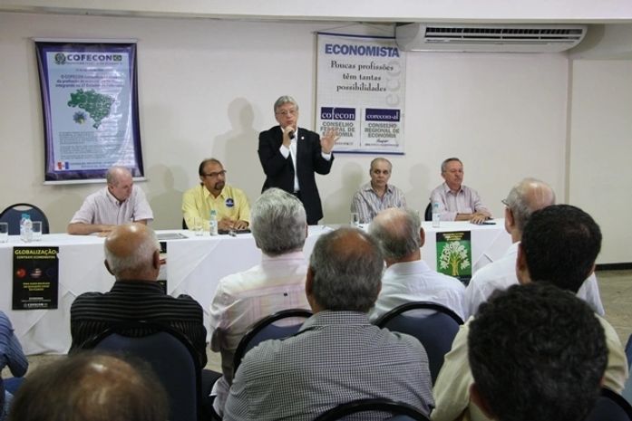 Teotonio fala a economistas do novo ciclo de desenvolvimento