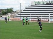 Após coletivo, técnico Vica opta pelo zagueiro Silvio no lugar de Plínio