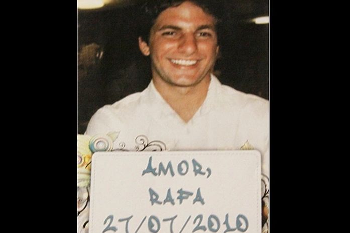 Homenagens e muita emoção na missa de sétimo dia de Rafael Mascarenhas