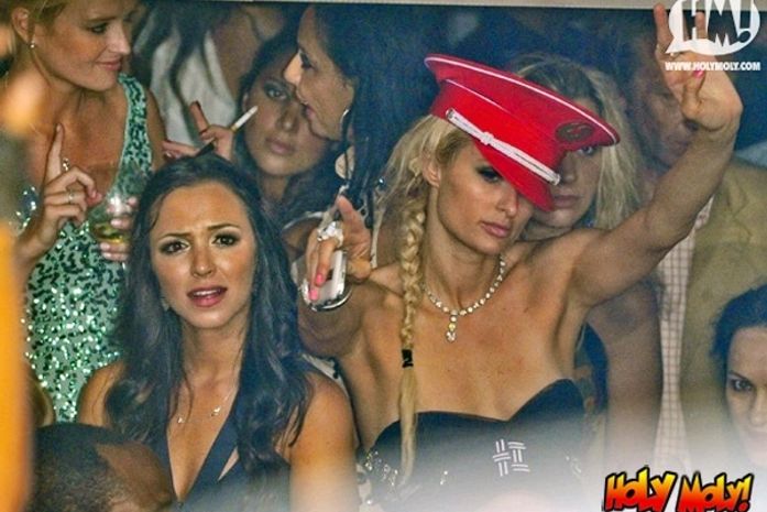 Representante de Paris Hilton nega que ela tenha feito gesto nazista