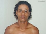 Prisão: homem ameaça ex-mulher e destrói carrinho de bebê