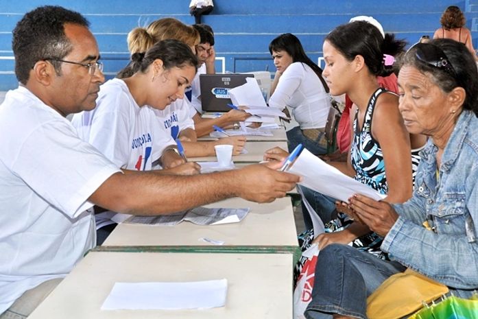 Servidores do Judiciário coletam dados para emissão de documentos