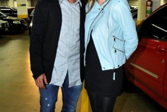 Íris deixa mulher de Roberto Carlos sem graça em show