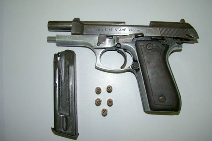 Pistola 7.65 é apreendida com motoqueiro no Jacintinho