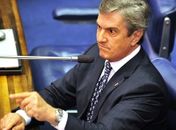 Collor xinga jornalista e diz que vai "meter a mão na sua cara"