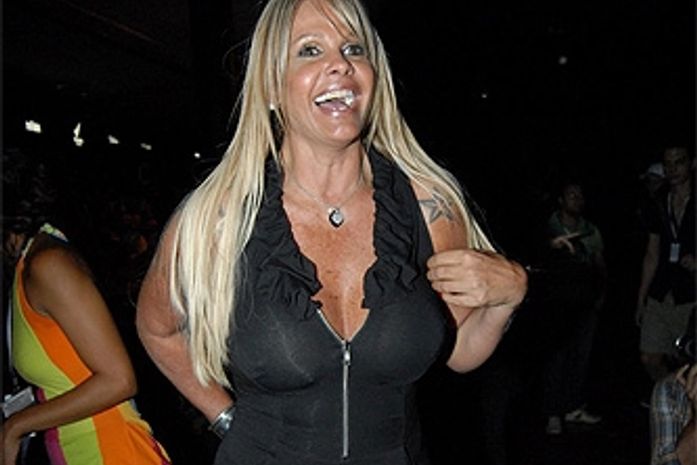 Política: Monique Evans recebe convite para se candidatar a deputada