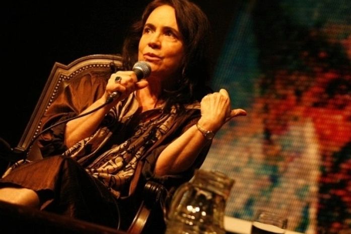 Em momento de "transição", Regina Duarte diz que gostaria de interpretar uma vilã