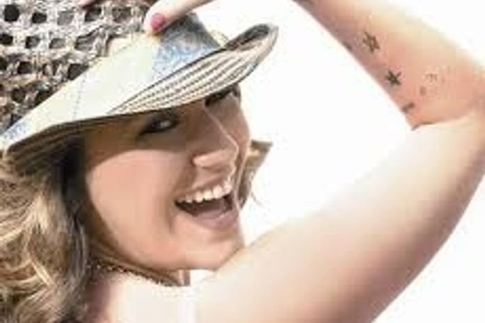 Twitter: Maria Rita diz que briga com apresentadora Eliana é mentira