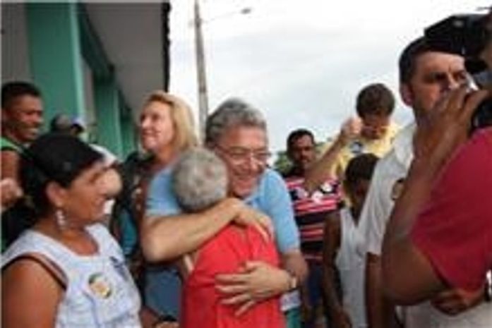 Teotonio é recebido com festa em Pindoba e Cajueiro