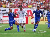 Sem inspiração e com arbitragem complicada, Santa Cruz fica no 0x0 diante do Confiança