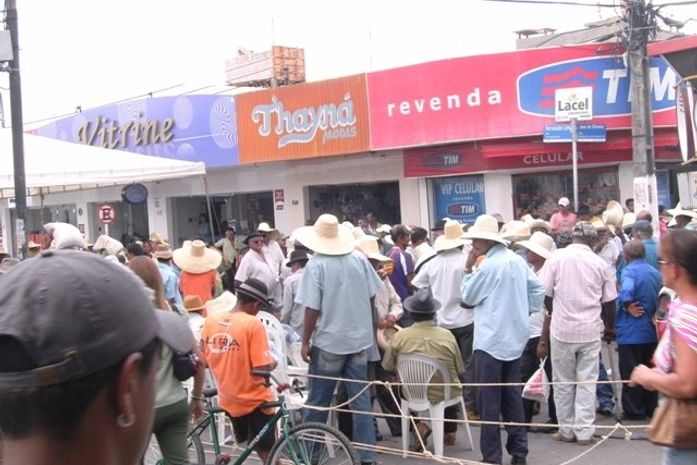 Perdão das dividas: Agricultores voltam a bloquear ruas no centro de Arapiraca‏