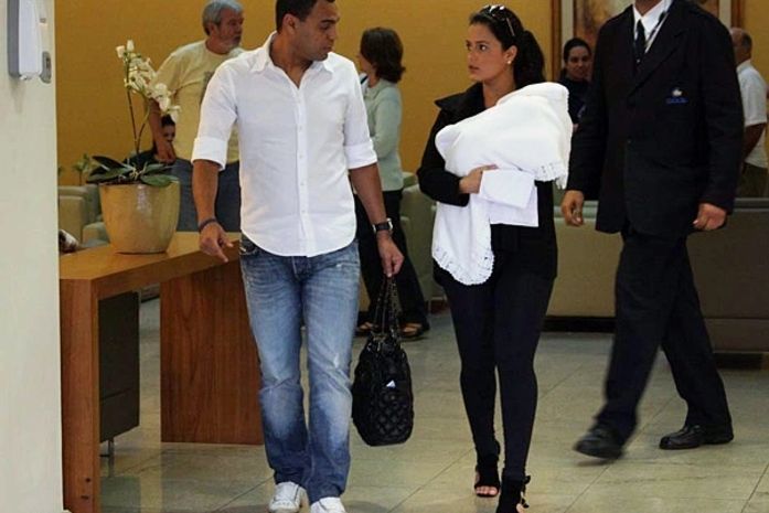 Luciele Di Camargo elogia o papai Denílson: 'Está sendo maravilhoso'