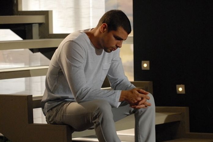 'Passione': Cauã Reymond muda seus hábitos para viver jovem drogado