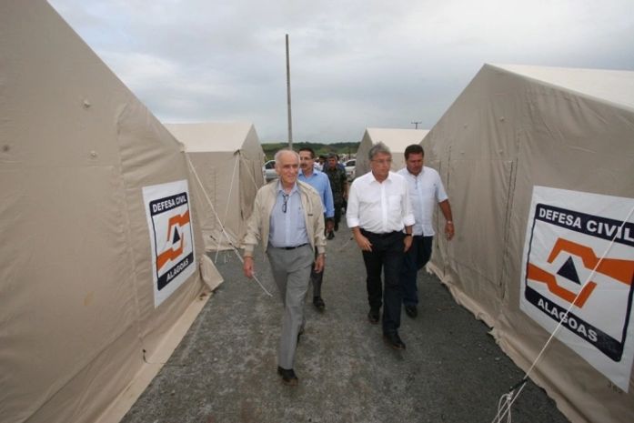 Ministro visita áreas onde serão construídas casas para vítimas das enchentes em AL