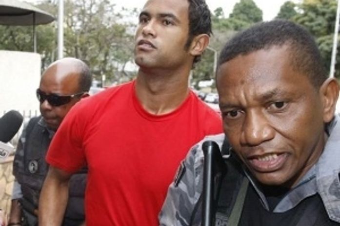 Vídeo:Advogado de Bruno está na Gávea para cobrar salários atrasados do Fla