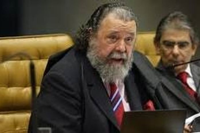 Um dia depois de sair do STF Eros Graus faz duras crítcias a Lei do "Ficha Limpa"