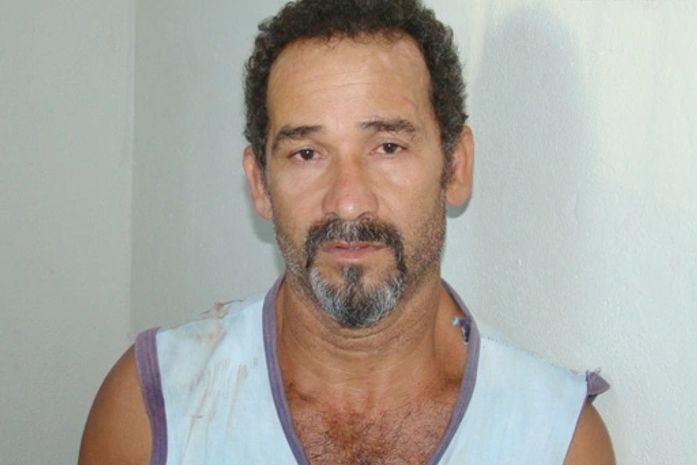 Marceneiro agride mulher com chave de fenda