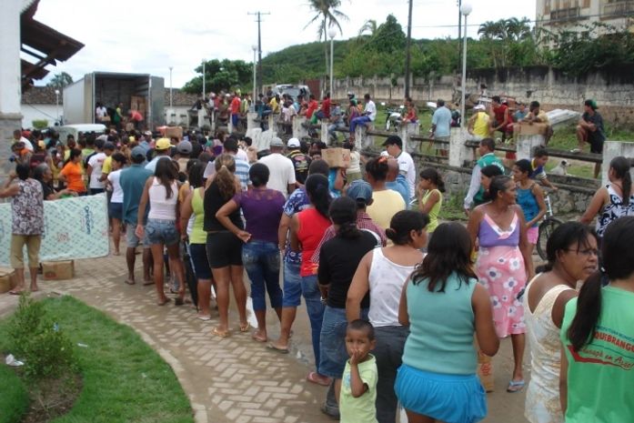 Cegonheiros do Brasil entregam uma carreta de donativos no Vale do Paraíba