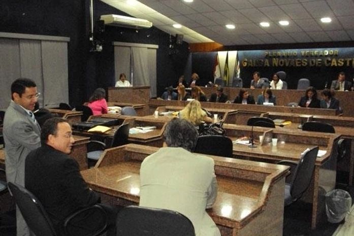 João Mendes assume vaga de Marcela Gouveia na câmara