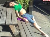 Triste! Amy Winehouse bebe todas e "apaga" em pub londrino