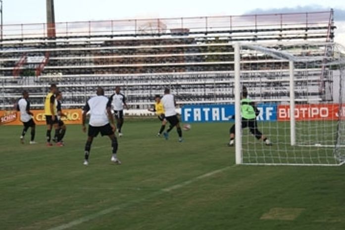 Vica realiza trabalho de posicionamentos e jogadas ensaiadsas para surpreender o Bahia