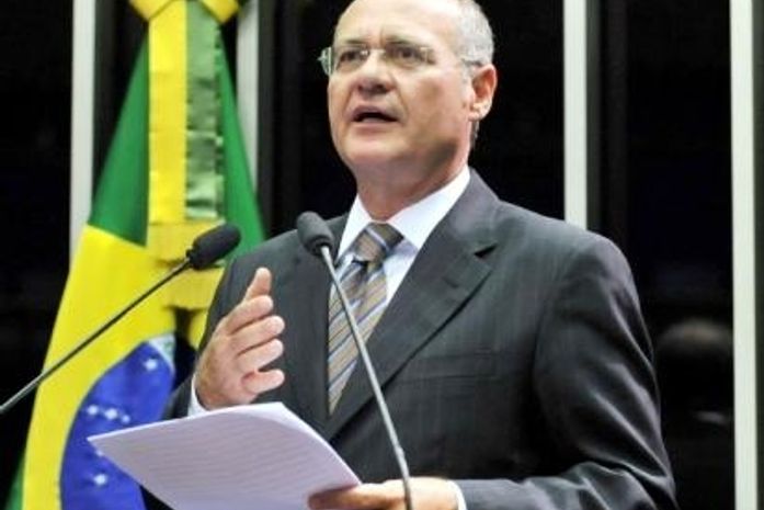 Em nota, Renan reafirma apoio à candidatura de Ronaldo Lessa