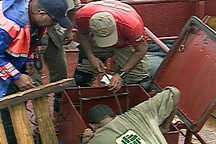 Bomba de navio-tanque explode em porto e 4 ficam feridos no Recife