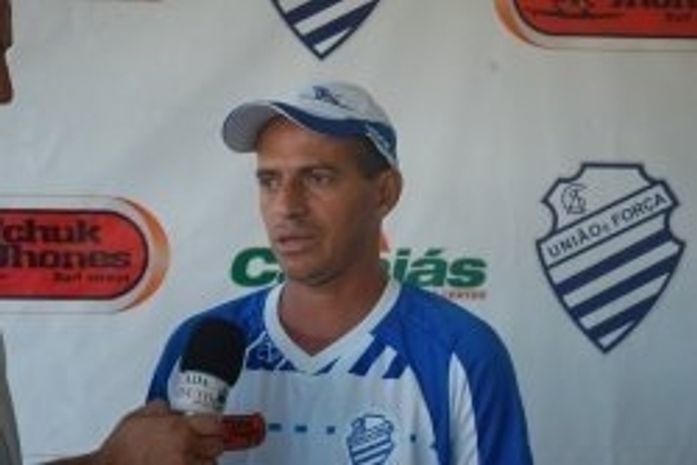 Técnico Lino ainda não definiu o CSA para este domingo