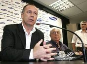 Vídeo:Mano Menezes aponta os erros na seleção