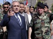 Presidente libanês visita fronteira e promete armar Exército