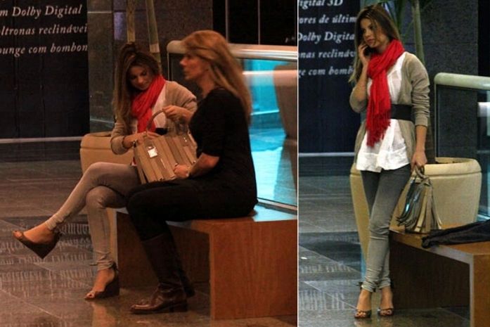Sthefany Brito e a mãe, Sandra, passeiam em shopping