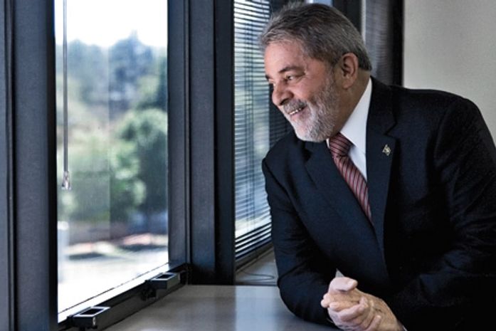 Faltando cinco meses para virar "brasileiro comum" Lula concede entrevista a IstoÉ