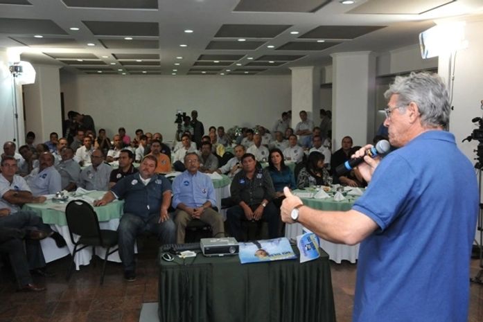 Teotonio recebe apoio de 60 prefeitos alagoanos
