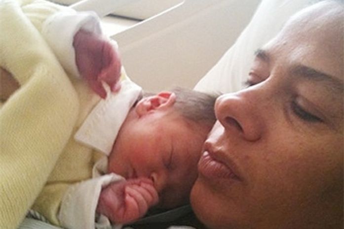 Adriane Galisteu contrata babá e enfermeira para cuidar de Vittorio