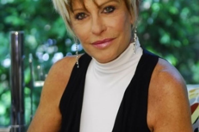 Ana Maria faz nova plástica e se recupera em sua fazenda