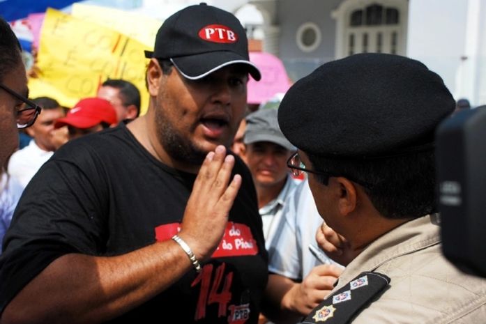 Anderson Xavier durante a caminhada pró-collor